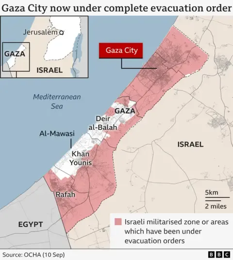 Thousands Gaza Residents Flee as Israeli Forces Advance Further into Urban Areas
